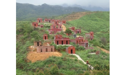 廣東一水庫邊建150個豪華墳?zāi)?村民不敢飲水