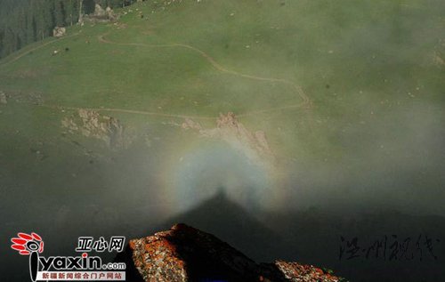 組圖:新疆天山天池出現罕見佛光奇觀