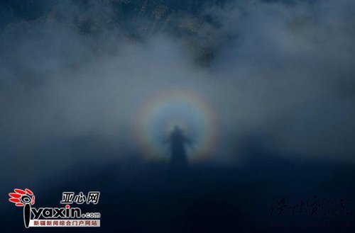 組圖:新疆天山天池出現罕見佛光奇觀