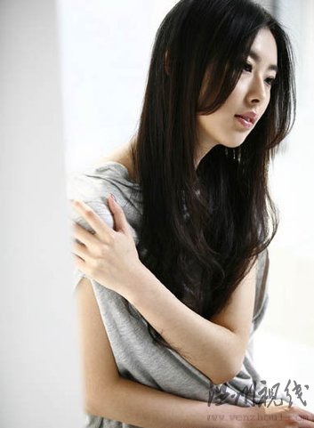 “翟凌門”女主角高調(diào)復(fù)出 不雅內(nèi)衣有蹊蹺