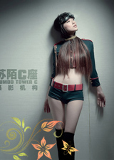 美女細腿蜂腰 身材肌膚和神情演繹完美