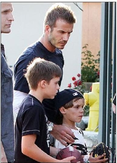 成熟小貝早已不計前嫌 欣然在阿根廷戰袍上簽名