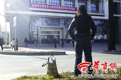 36歲女子考研忘帶身份證 兩次跪求進(jìn)考場(chǎng)仍遭拒