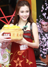 黃曉明緋聞女友Angelababy和丁子高為海港城主持醒獅賀