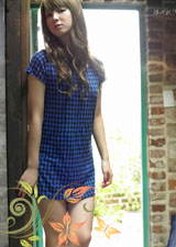 佐佐木希穿著普通的短裙