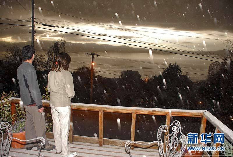 智利普耶韋火山噴發 濃煙、火山灰殃及鄰國