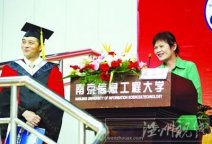 宿舍管理員吳光華800字致辭被掌聲打斷11次 畢業生感