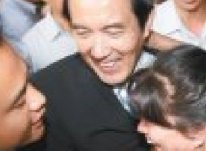 大陸游客擁抱馬英九被抓 大陸女游客擁抱馬英九被臺