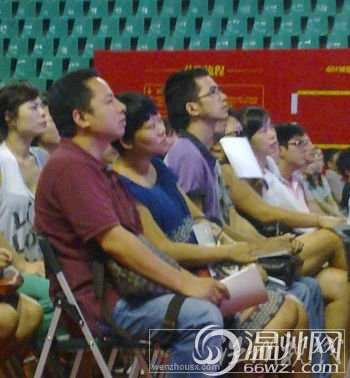 參加搖號(hào)的購(gòu)房者