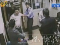 安徽桐城市范崗鎮(zhèn)李成富在醫(yī)院打人“我是紀(jì)委書記