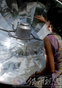 盤點全球十大神奇太陽能產品 充電比基尼居首