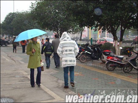 廣西桂林低溫雨雪齊上陣 濕冷程度不輸北方