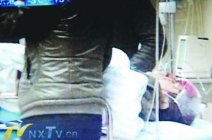 兩名工人從27樓墜下生還 多虧12道防護網27樓墜下才得