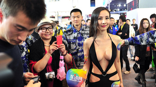 干露露車展爆奶