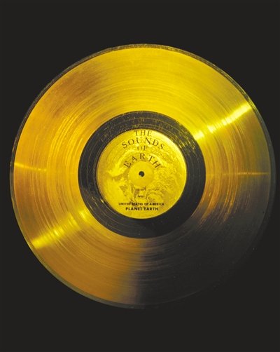 美旅行者號探測器歷時35年飛抵太陽系邊緣 攜帶地球問候