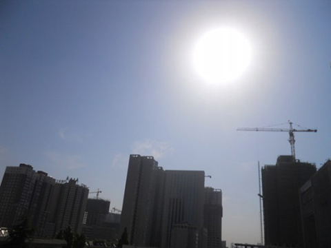 近期高溫天氣“統(tǒng)治”西安 利于小麥?zhǔn)諘? hspace=