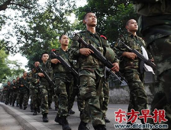 重慶槍擊案搜捕行動最新進展 警方發現疑為周克華藏匿過的山洞 重慶槍擊案搜捕行動最新進展 警方發現疑為周克華藏匿過的山洞