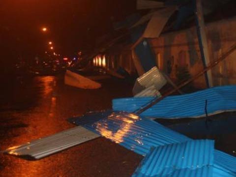 寧波兩處坍塌12人被埋無人死亡