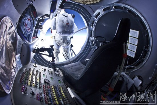 費(fèi)利克斯鮑姆加特納完成平流層3.7萬米世界第一跳