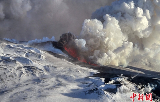 俄羅斯堪察加半島火山噴發