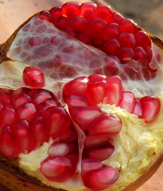 吃什么水果對(duì)皮膚好 吃什么對(duì)皮膚好 8種水果抗衰老