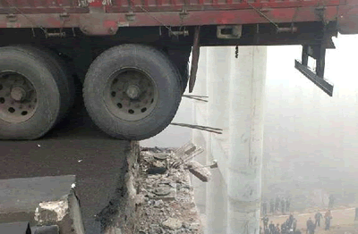 義昌大橋坍塌 一輛載煙