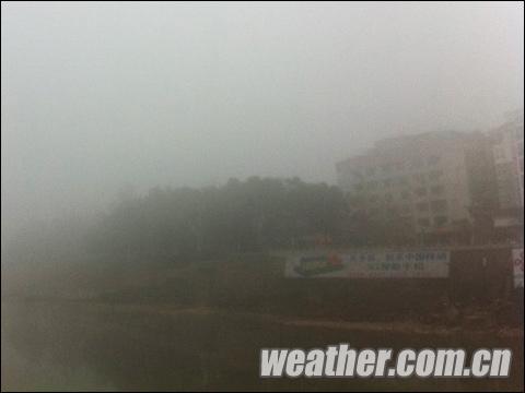 福建19日晨出現(xiàn)大霧 未來(lái)三天以陰雨天氣為主