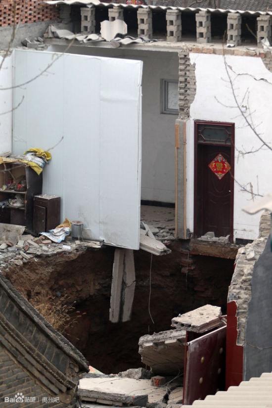 許昌地陷:河南許昌縣蘇橋鎮(zhèn)武莊村民房塌陷