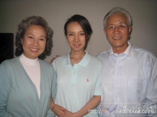 干露露資料：莫納夏天劇照