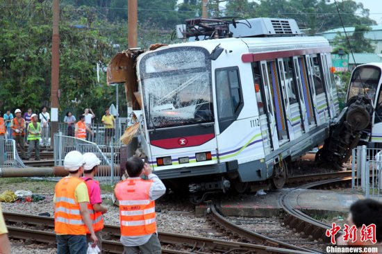 香港輕軌列車出軌