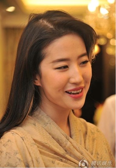 劉亦菲發福變大媽