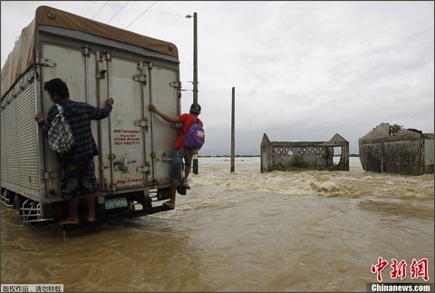 “百合”吹襲菲律賓釀洪災 造成至少8人死亡