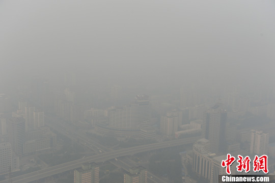 北京霧霾來襲 局地有重霧霾能見度較低