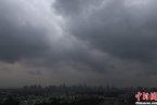 受臺風菲特影響 南京上空烏云密布