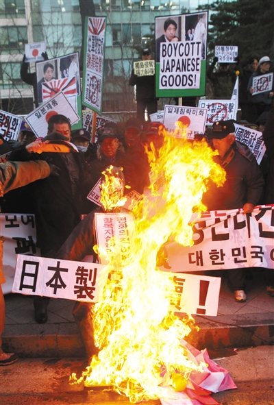 美國(guó)罕見批安倍拜鬼