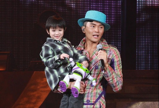 張智霖兒子照片 張智霖和張慕童照片