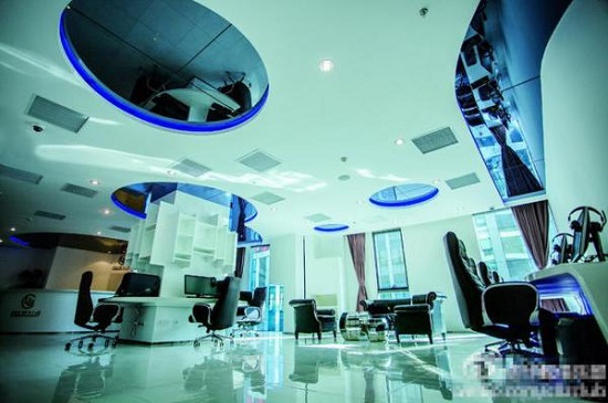 土豪網(wǎng)吧進(jìn)門費五千每小時69元 網(wǎng)吧使用外星人電腦