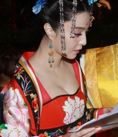 范冰冰《武則天》性感唐裝