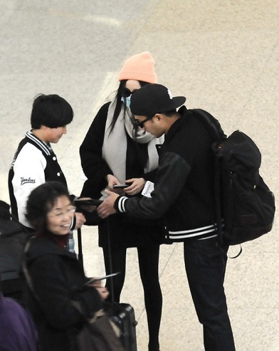 楊冪赴港養(yǎng)胎劉愷威護送 楊冪懷孕留港待產(chǎn)