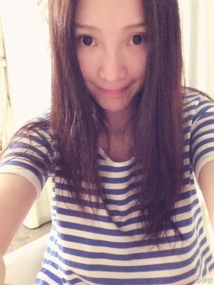 柳巖清晨曬素顏照