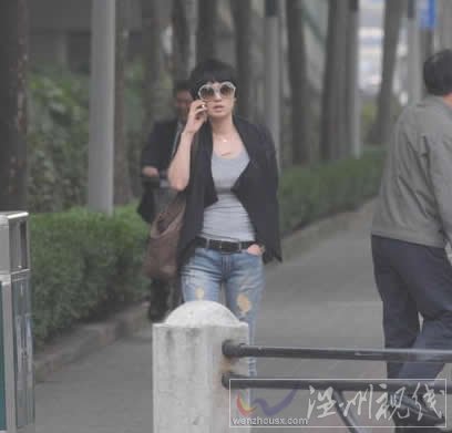 馬伊琍獨自外出和朋友吃飯