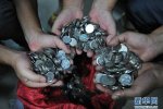 民工獲300公斤硬幣 南寧民工討薪5.2萬元工資被換成