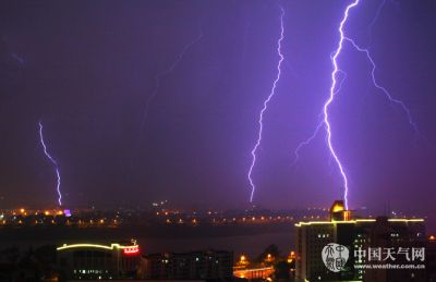 南寧雷陣雨：南寧夜空的閃電