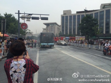 5日晚杭城公交車(chē)起火