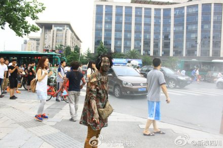 杭州西湖邊一公交車(chē)起火