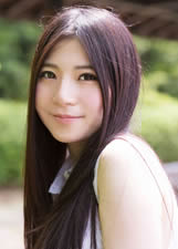 雙葉由奈圖片 04年4月進入娛樂圈被贊透明感的肌膚