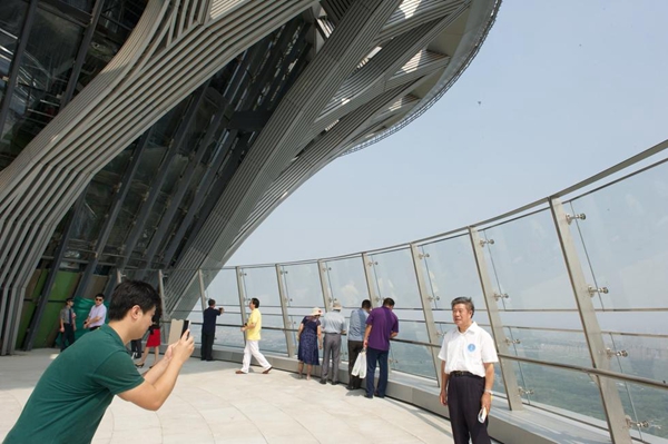 北京釘子塔迎客