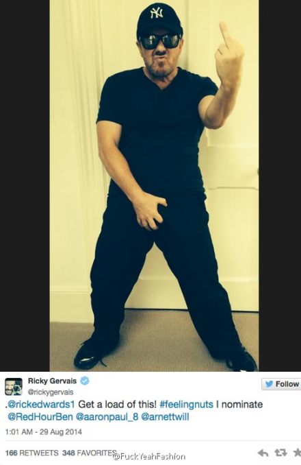 老外又興摸蛋挑戰(zhàn)來(lái)關(guān)注男性健康