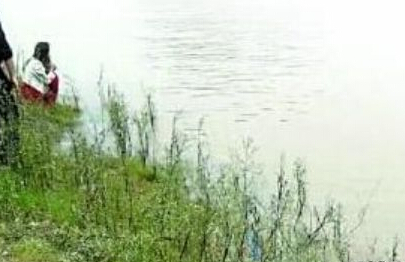 前女友和現女友同時跳江該救誰