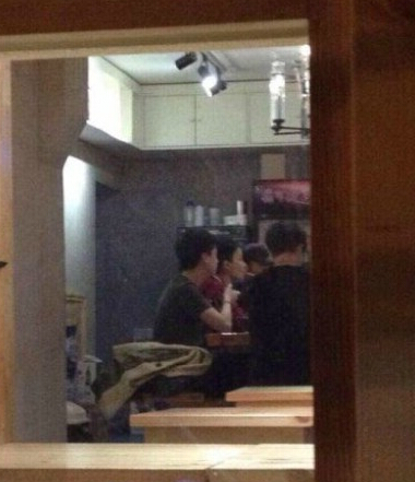 鋒菲包場吃麻辣燙